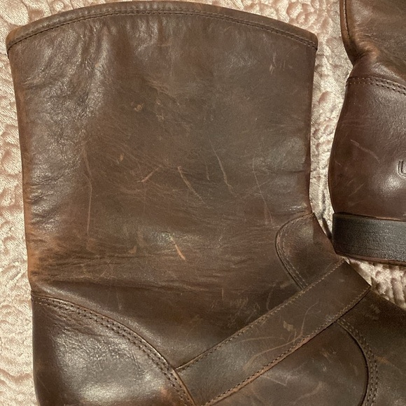 UGG Australia Frances Women’s Brown Leather Two Buckle Short Size   NWOT - Picture 12 of 14
